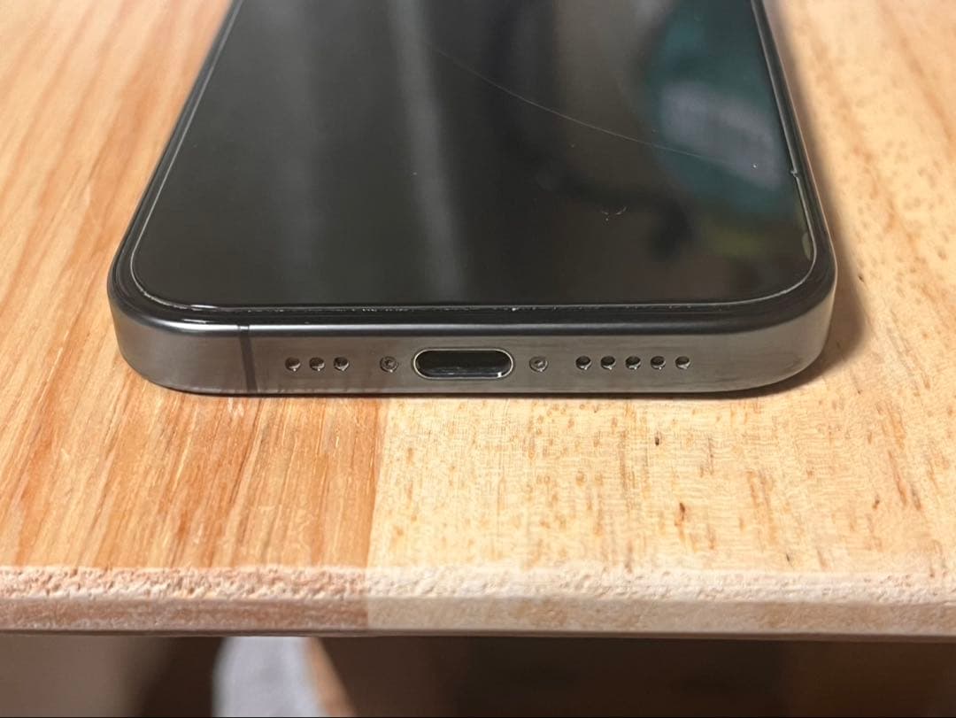 iPhone 15pro 256gb 残量87%