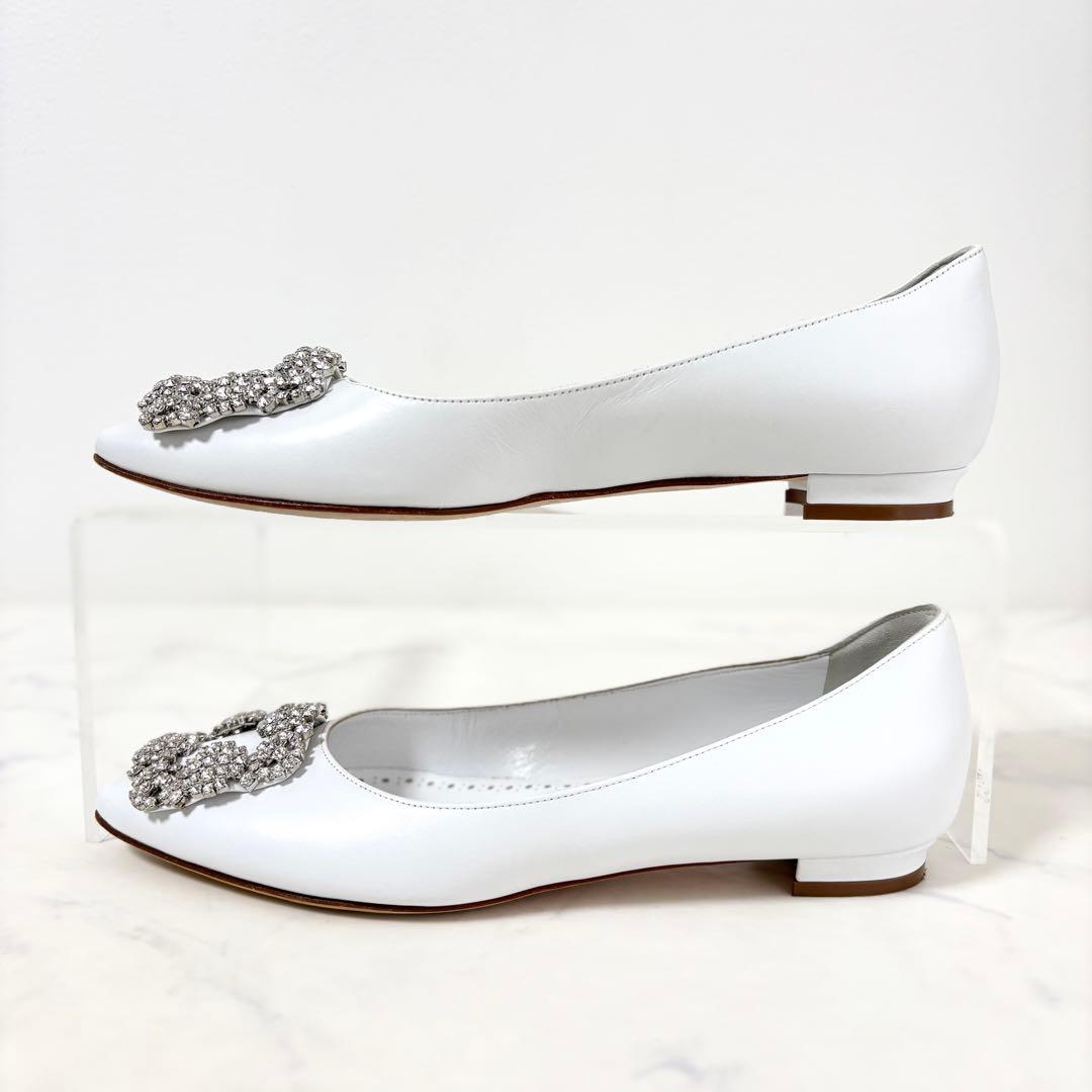 美品 マノロブラニク 34 1/2 ハンギシ フラットパンプス レザー ホワイト