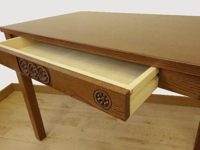 北海道手作り家具　ナラ（楢）材　デスク９００　 引出ＤＵＸ彫刻入　勇峰工芸（新）