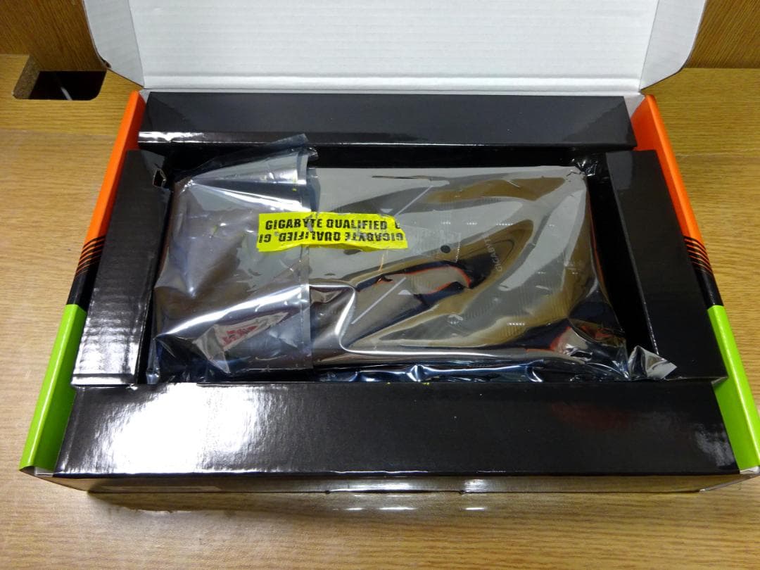 美品 RTX5060Ti WINDFORCE GDDR7ゲーミング クリエーター