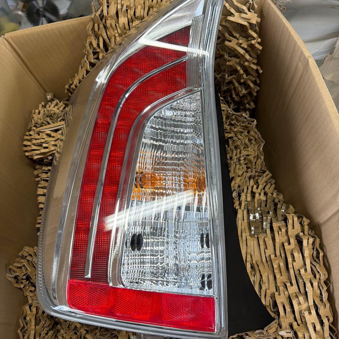 プリウス30 後期テールランプ左右