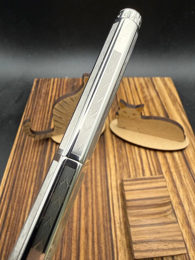 Caran d'Ache ローラーボール エクリドール シェブロン