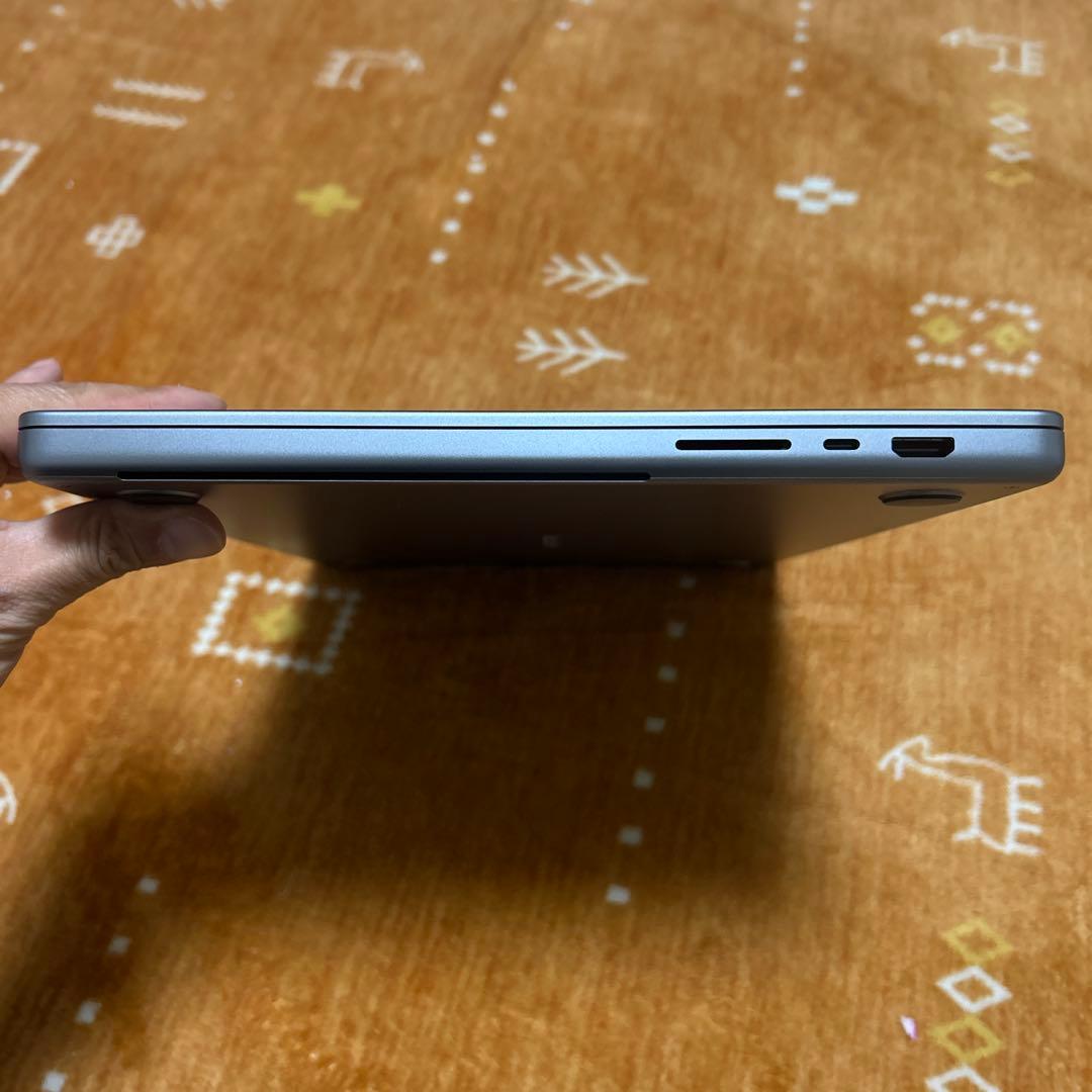 極美MacBookPro 16インチ M1 32/500GB 16コア充放電3回