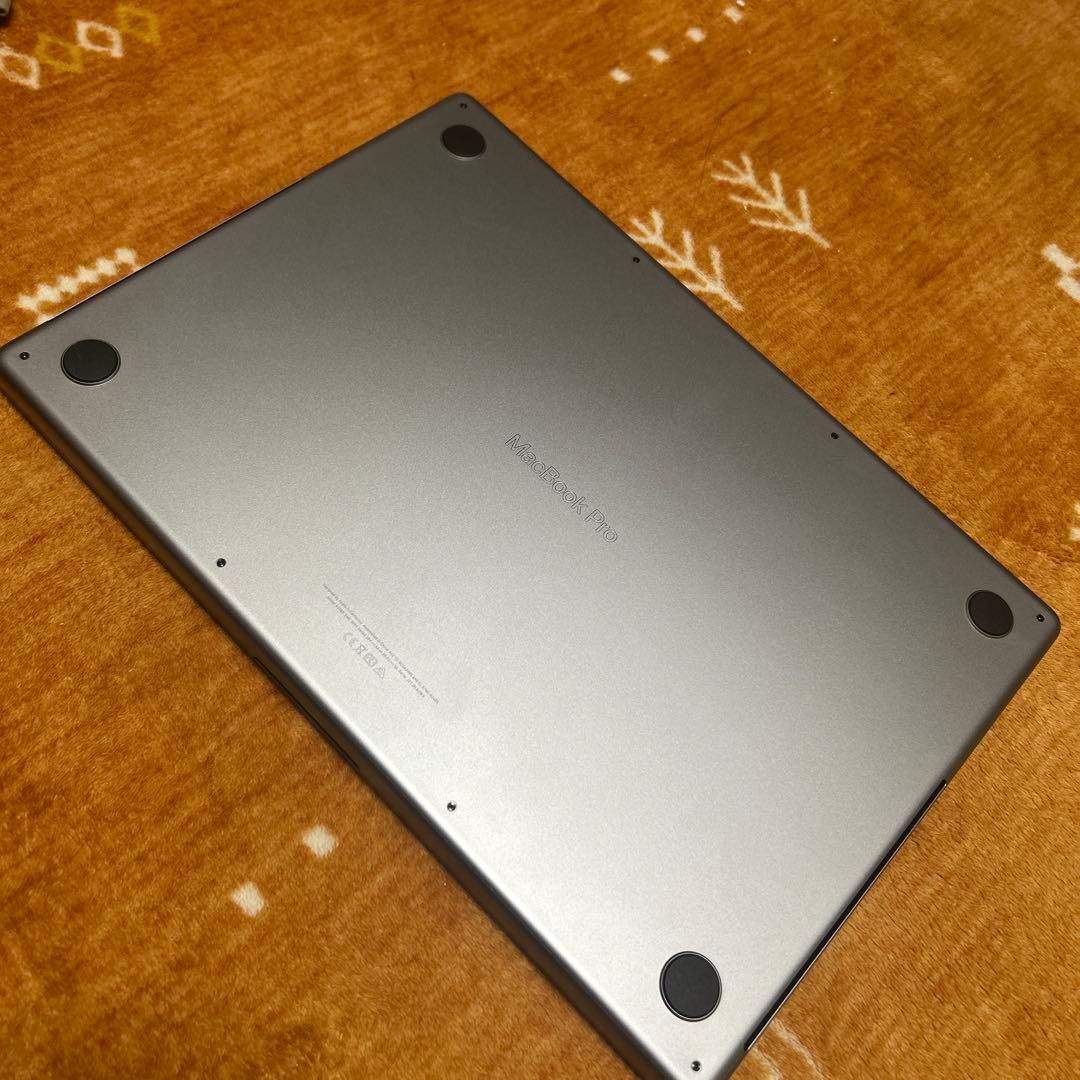 極美MacBookPro 16インチ M1 32/500GB 16コア充放電3回