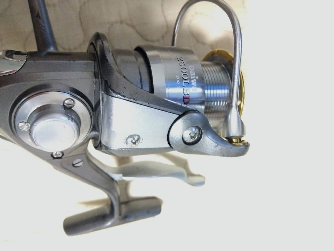 値下げ　ダイワ　07 トライソSHOCK　替えスプールインパルト　2500LBD