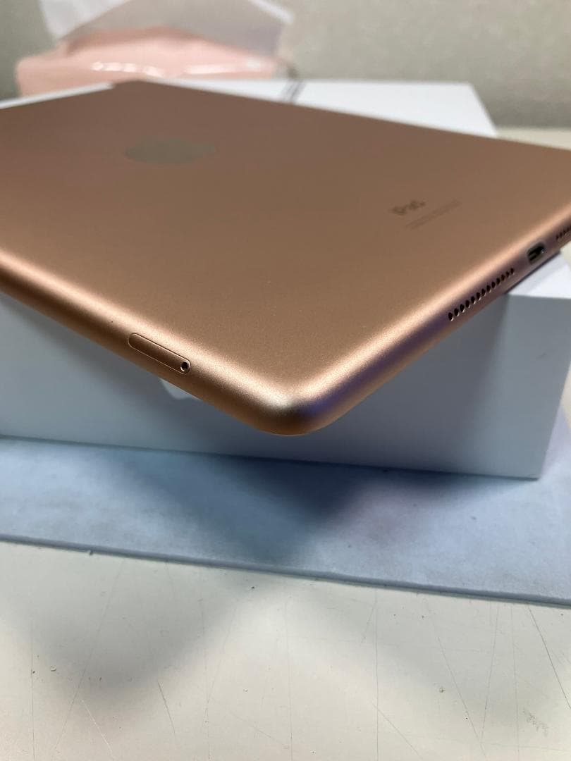 iPad 7世代　32GB ゴールド　セルラー カバーガラス付