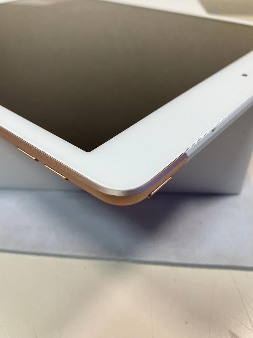 iPad 7世代　32GB ゴールド　セルラー カバーガラス付