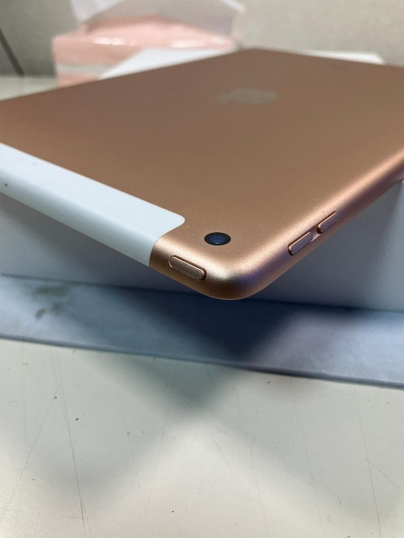 iPad 7世代　32GB ゴールド　セルラー カバーガラス付