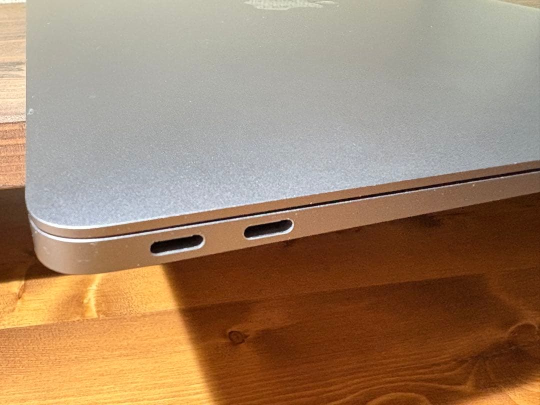 MacBook Air:M1/13インチ、8GB RAM、256GB