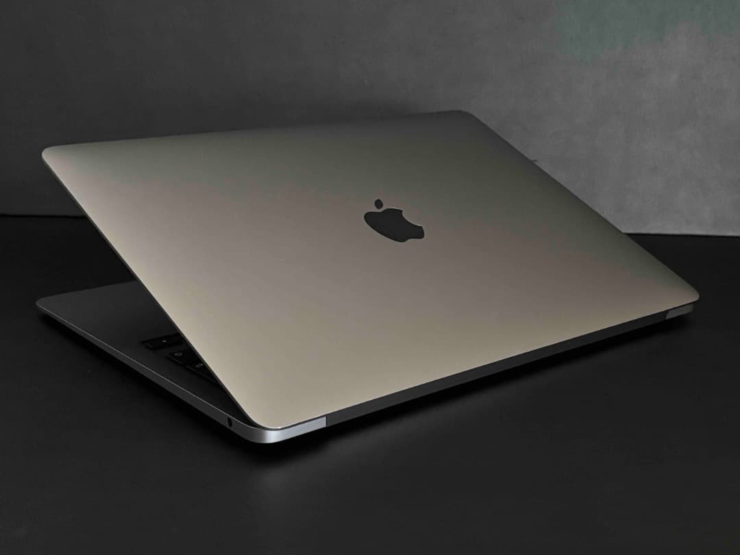 【美品】MacBook Air（M1,2020）13.3㌅ 512GB CTO