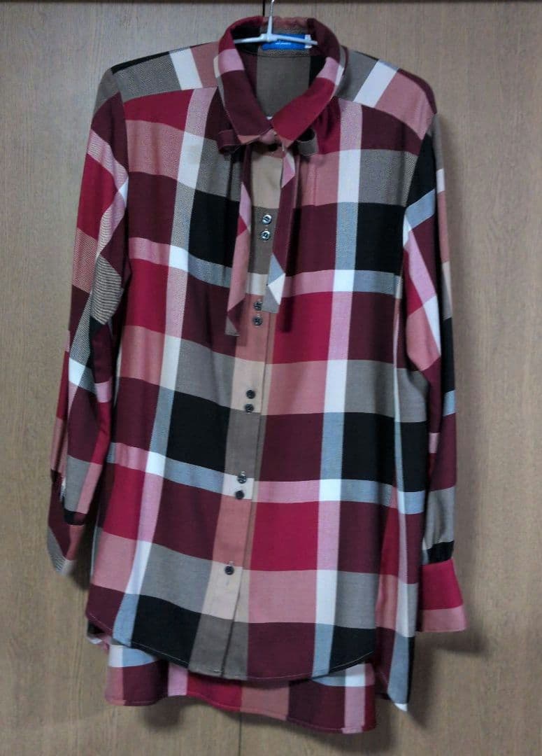 ブルーレーベルクレストブリッジ　 長袖シャツ　赤チェック　リボン付　　美品