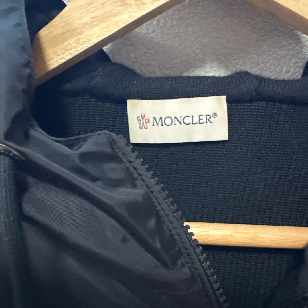 MONCLER フード付きブラックジャケット