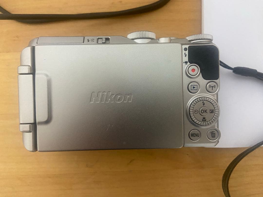 Nikon Coolpix S9900 シルバー　デジカメ　動作確認済み