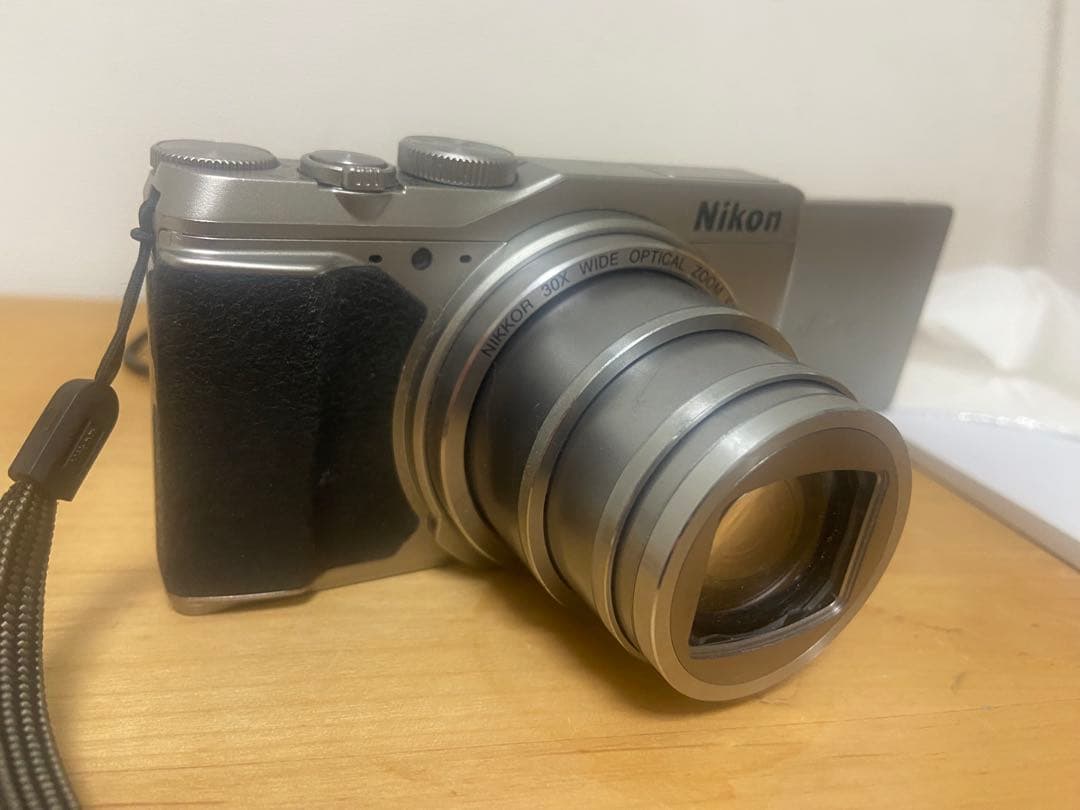 Nikon Coolpix S9900 シルバー　デジカメ　動作確認済み