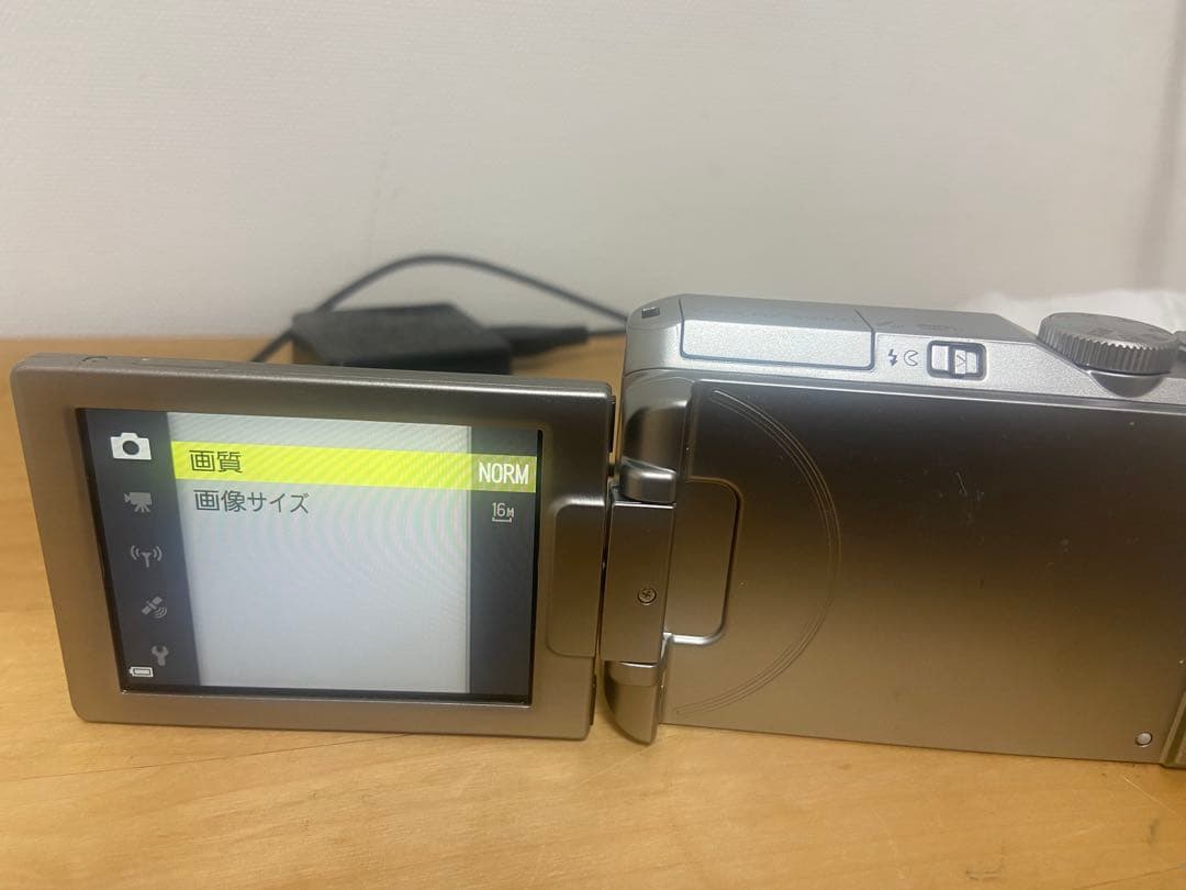 Nikon Coolpix S9900 シルバー　デジカメ　動作確認済み