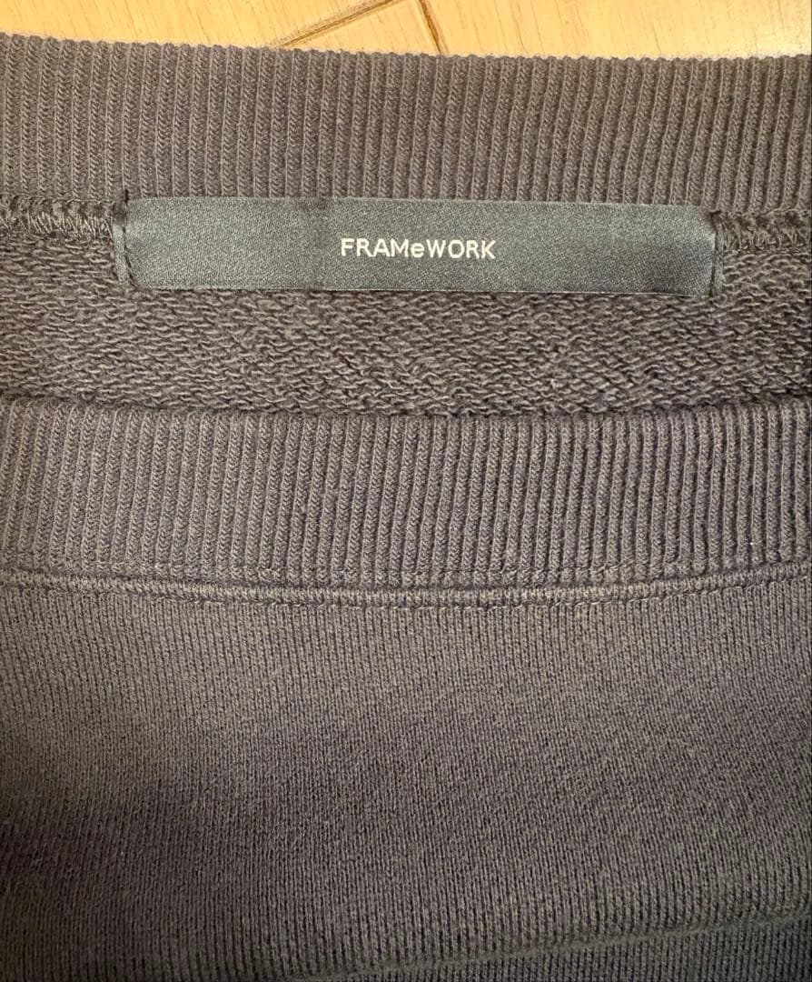フレームワーク　ボートネックワイドスウェット　スミクロ　FRAMeWORK