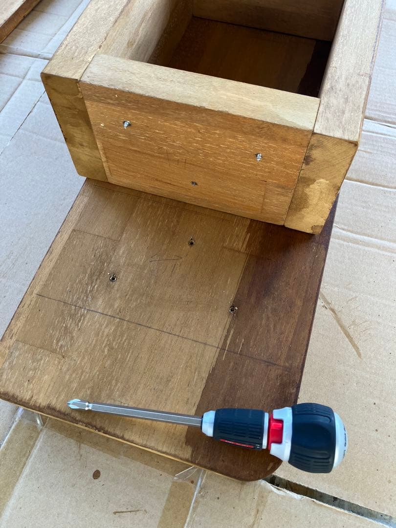 大幅値下げ！隠し棚有り　ハンドメイド　二人掛け木製椅子　飾り棚　集成材使用