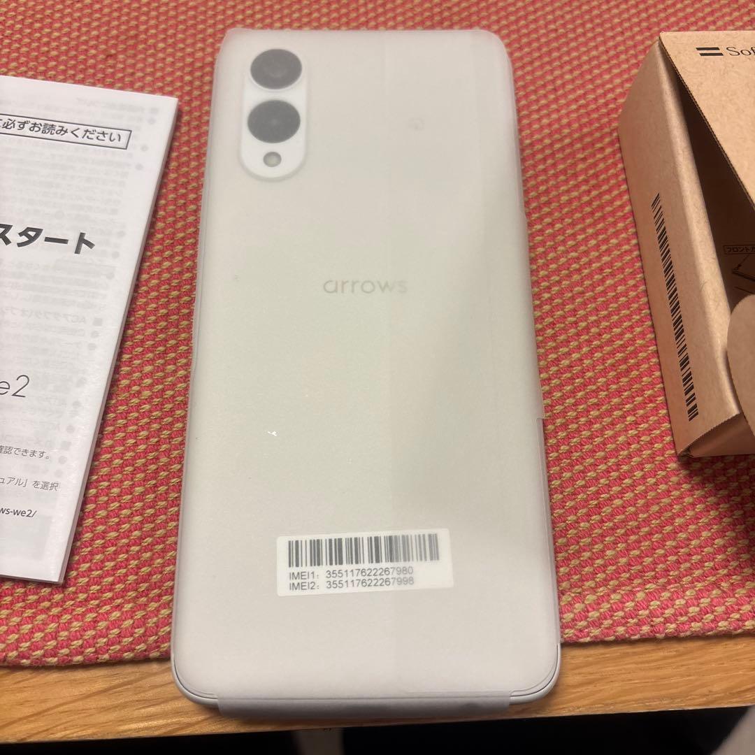 機種名···arrows We2 カラー···ミストホワイト 容量···64GB