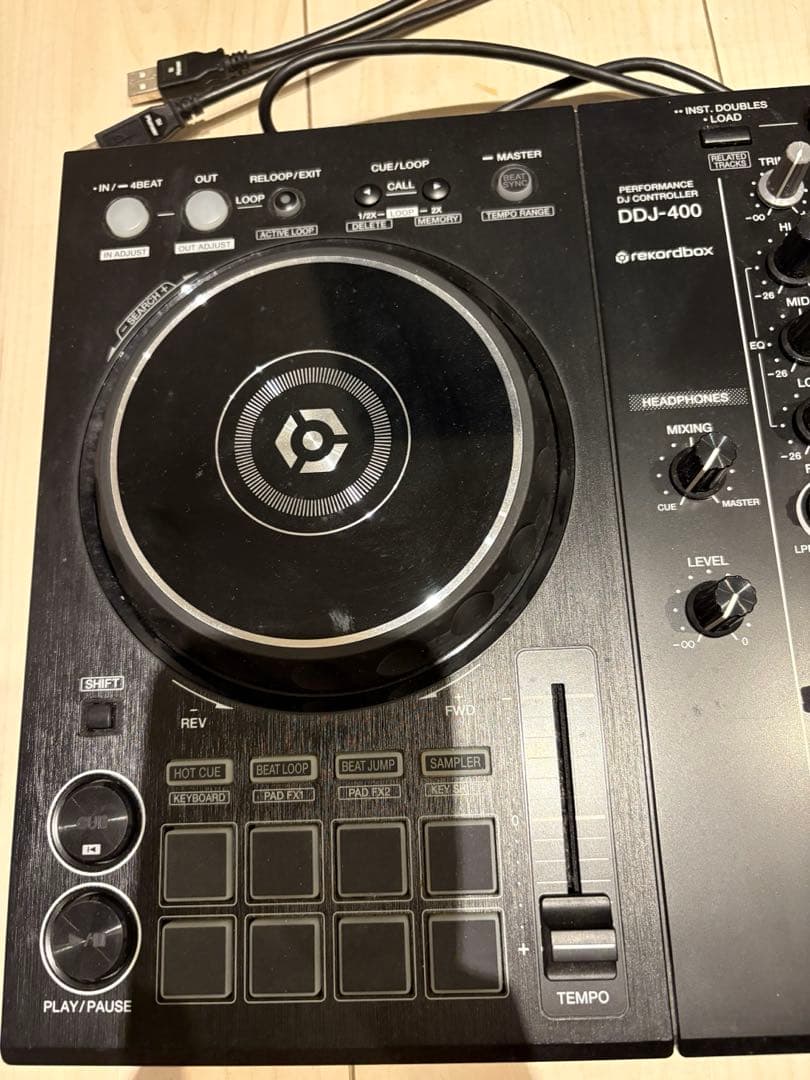 Pioneer DJ DDJ-400 コントローラーとスタンド