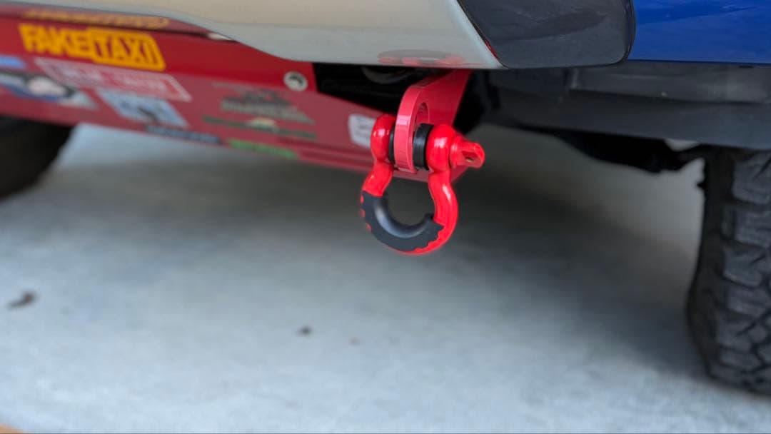 イ*ン様 ハイラックス　Gun125 牽引フック 2個　シャックル付き