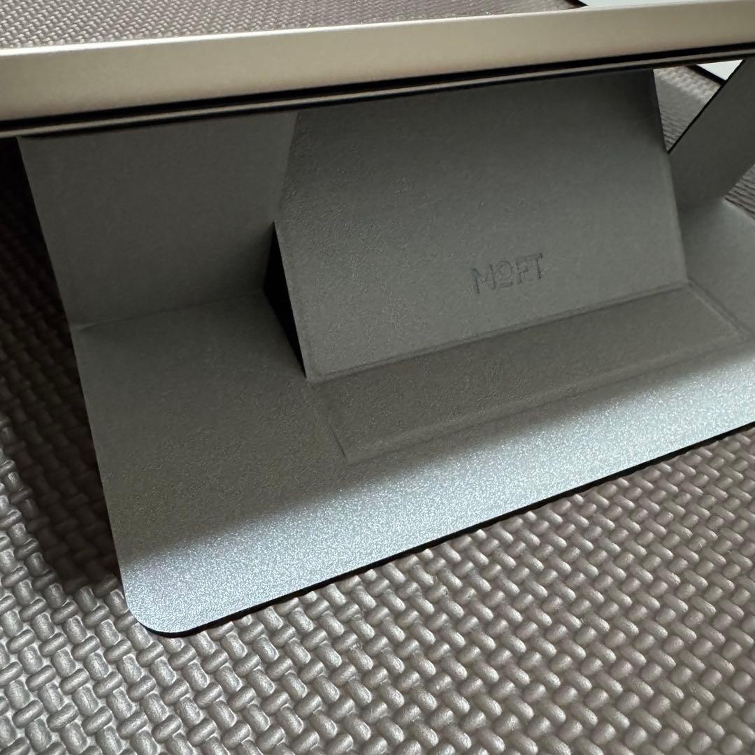 【美品】Apple M2チップ搭載13インチMacBook Air スターライト