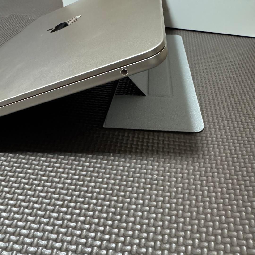 【美品】Apple M2チップ搭載13インチMacBook Air スターライト