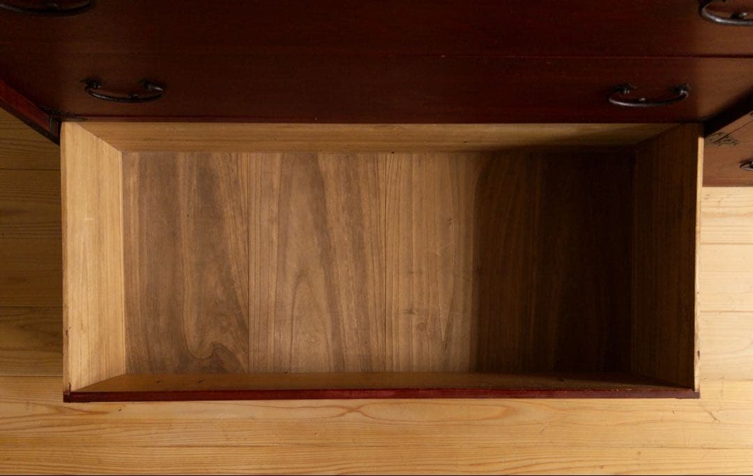 和箪笥　漆薄塗り紅　大ぶり　4段　無垢　収納棚　古道具　古家具　アンティーク