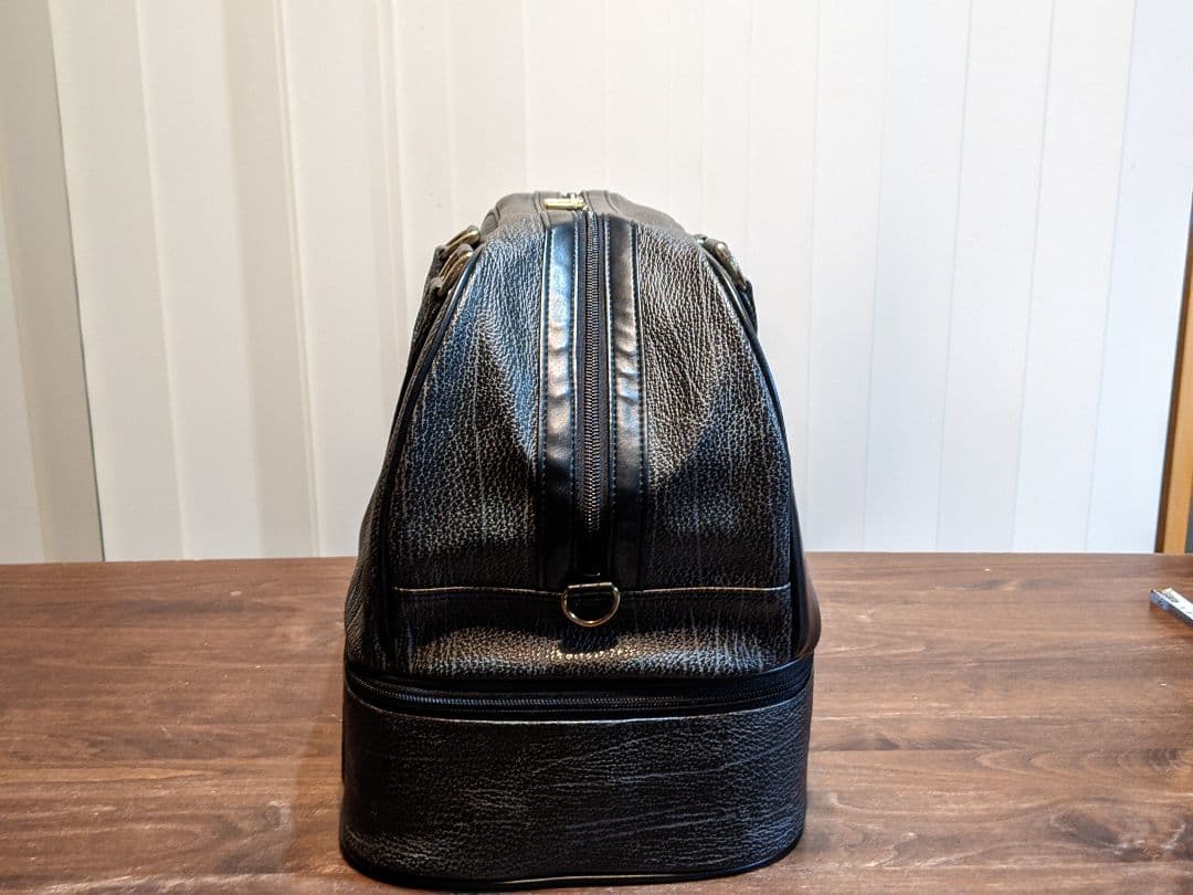 ブラック&ホワイト　ゴルフ　ボストンバッグ　レザー調　2層式　靴　サメ革　系　黒