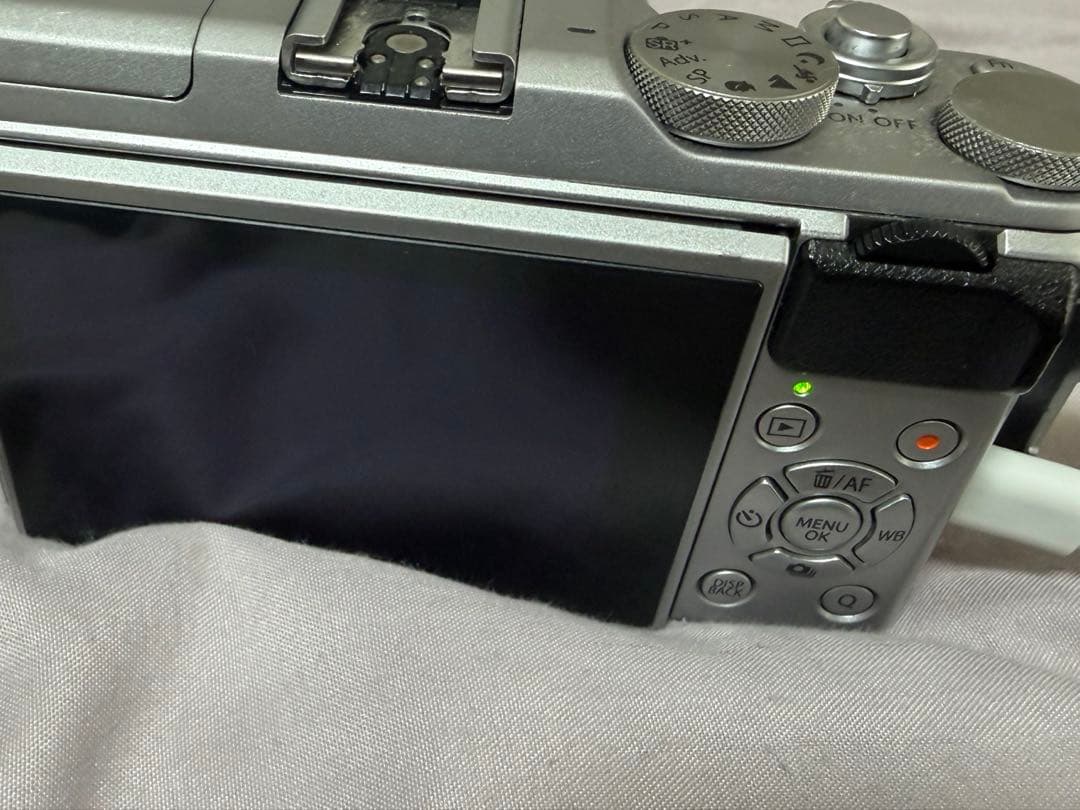 Fujifilm X-A5 ミラーレスカメラ 15-45mmレンズ付き