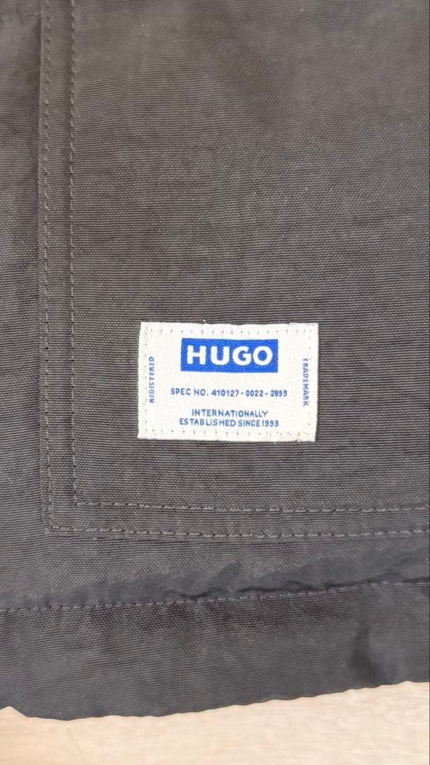 HUGO ブラック ダウンジャケット
