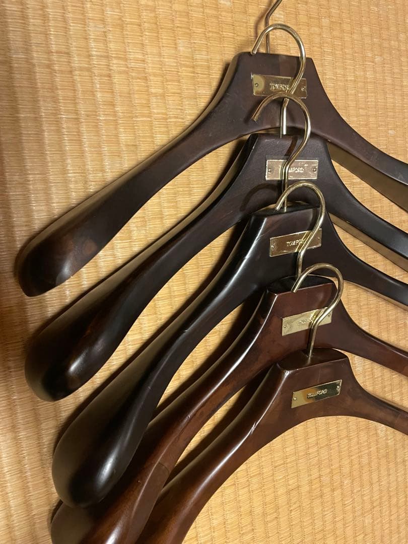 トムフォード　木製衣類ハンガー 5本セット