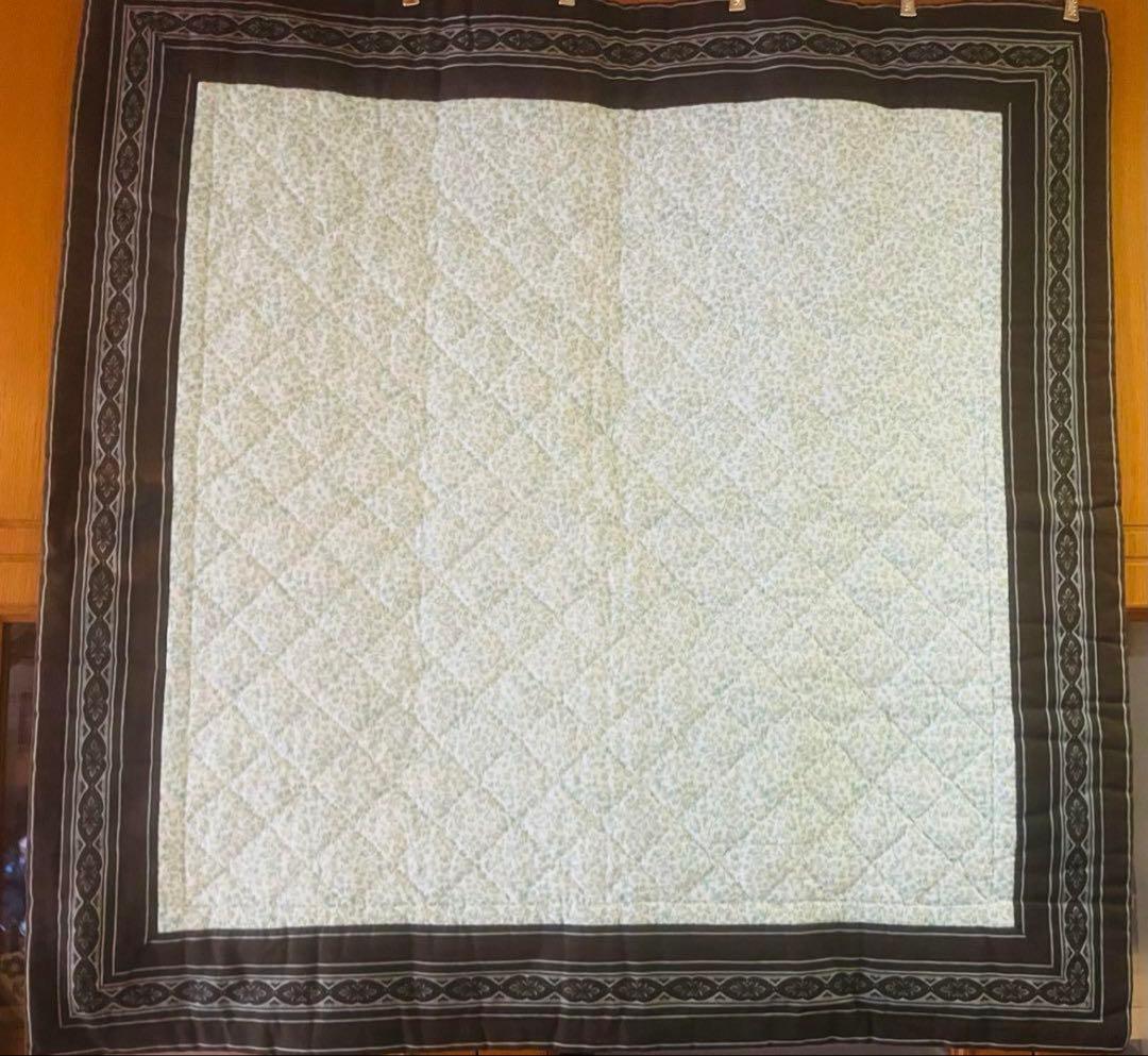 ヴィクトリアンキルトのクロス