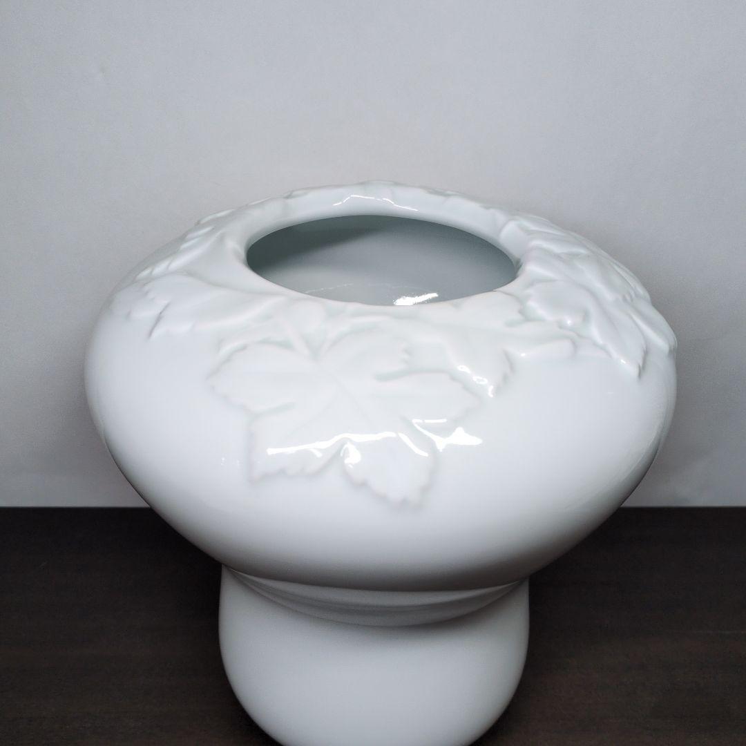 深川製磁 君島一郎 白磁 貼付 葉文 花瓶 高さ約25cm