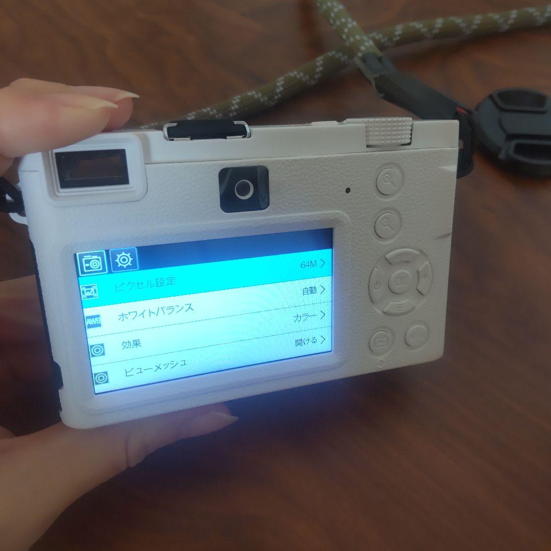 【美品】デジタルカメラ　バッテリー・レンズ・SDカード他おまけ付