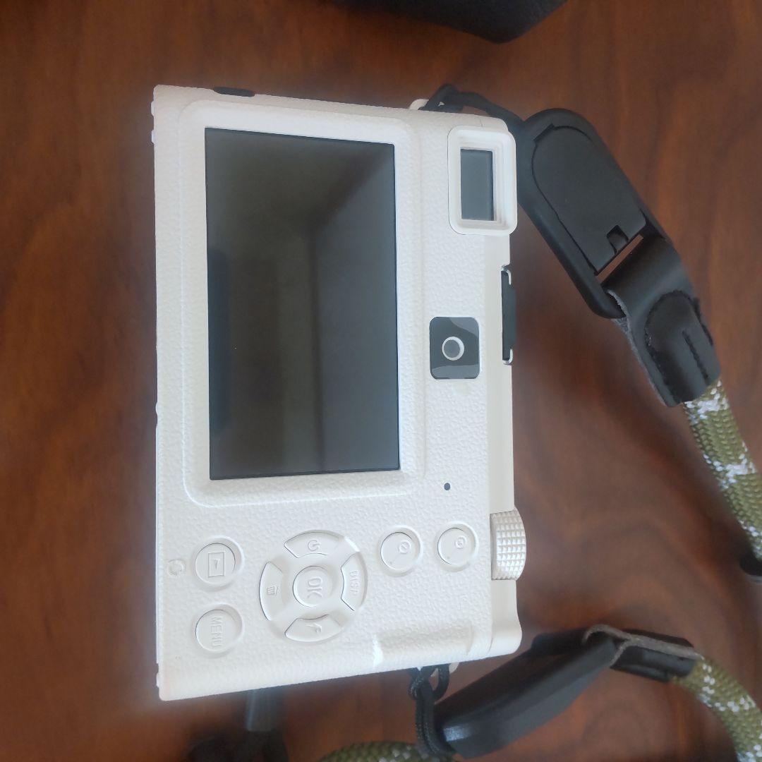 【美品】デジタルカメラ　バッテリー・レンズ・SDカード他おまけ付