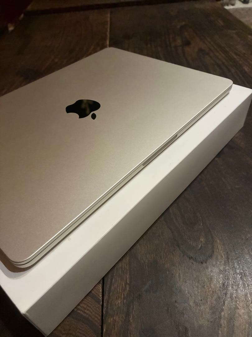 め*こ様 MacBook Air M2 2022 8G 256G 8コア　美品