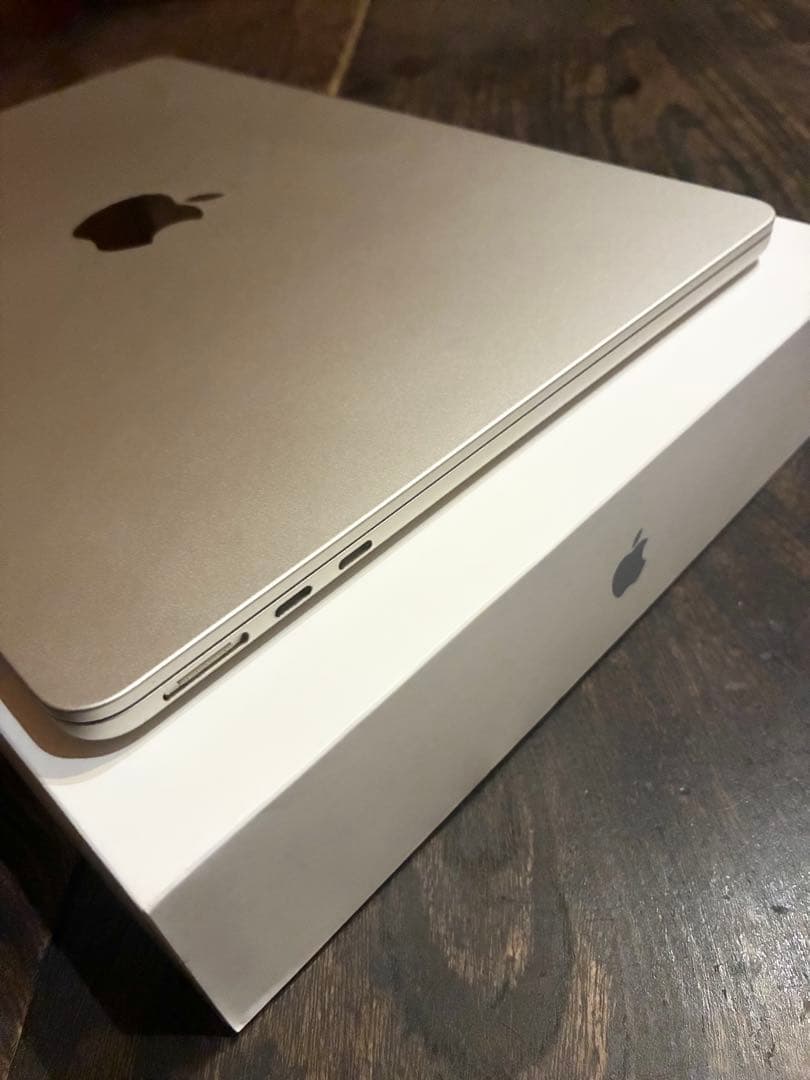 め*こ様 MacBook Air M2 2022 8G 256G 8コア　美品