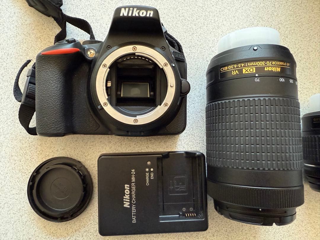 Nikon D5600 ダブルズームキット バッグ付 シャッター数3195回