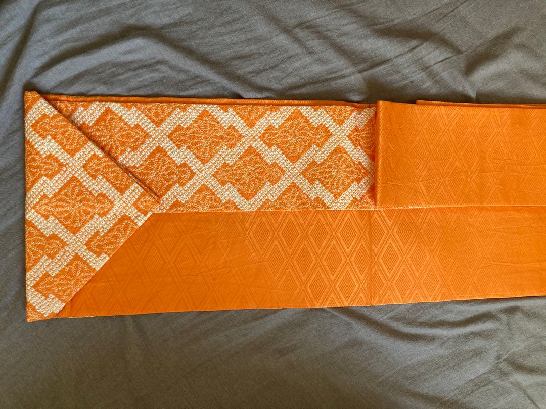 ［e.］繊細な花柄刺繍の美しい着物　付下げ＊袷＊正絹 匿名配送