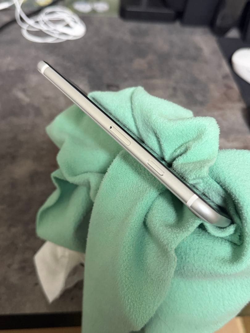 iPhoneSE 第二世代 64GB