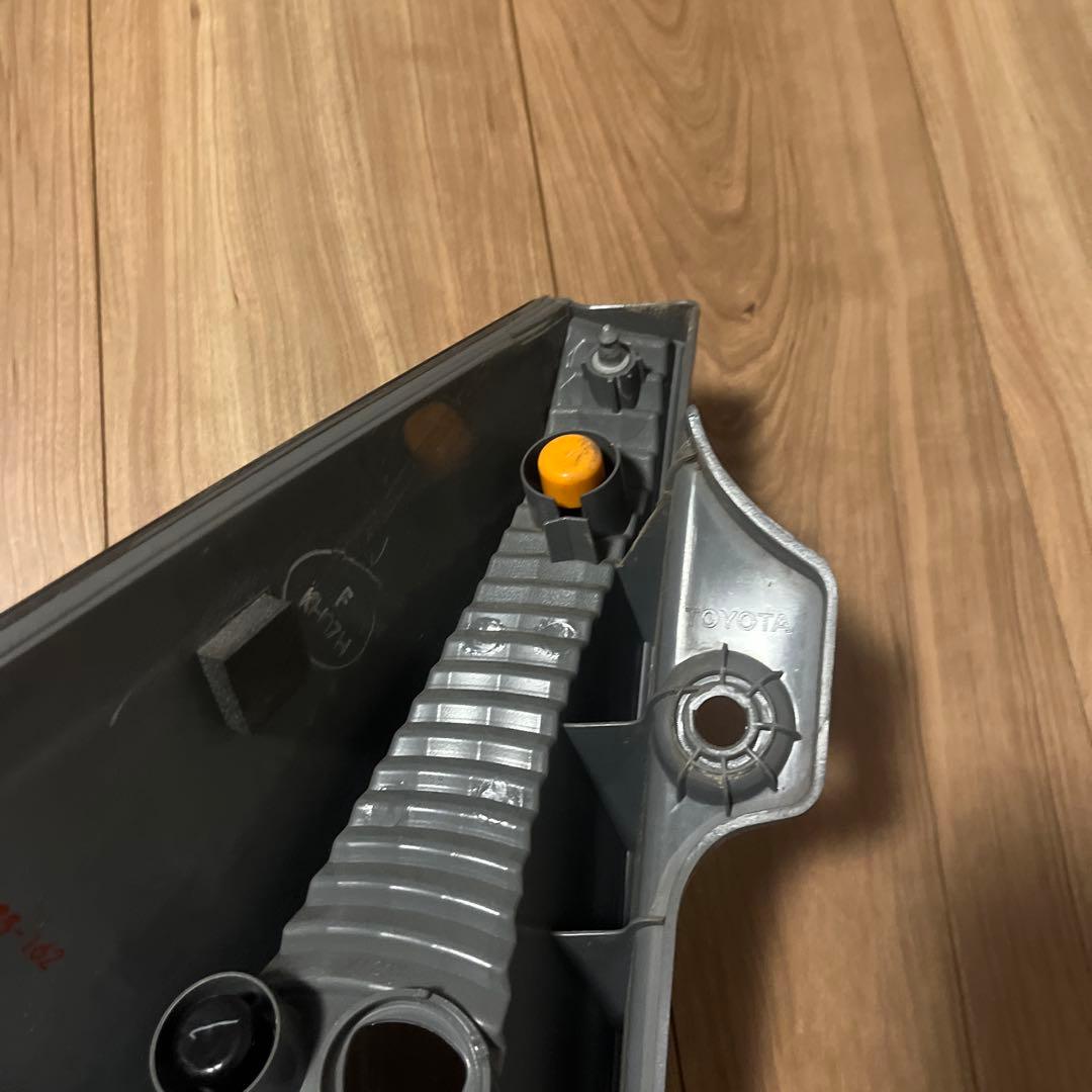 アクア　10 テールランプ (黒サイドカバー付)