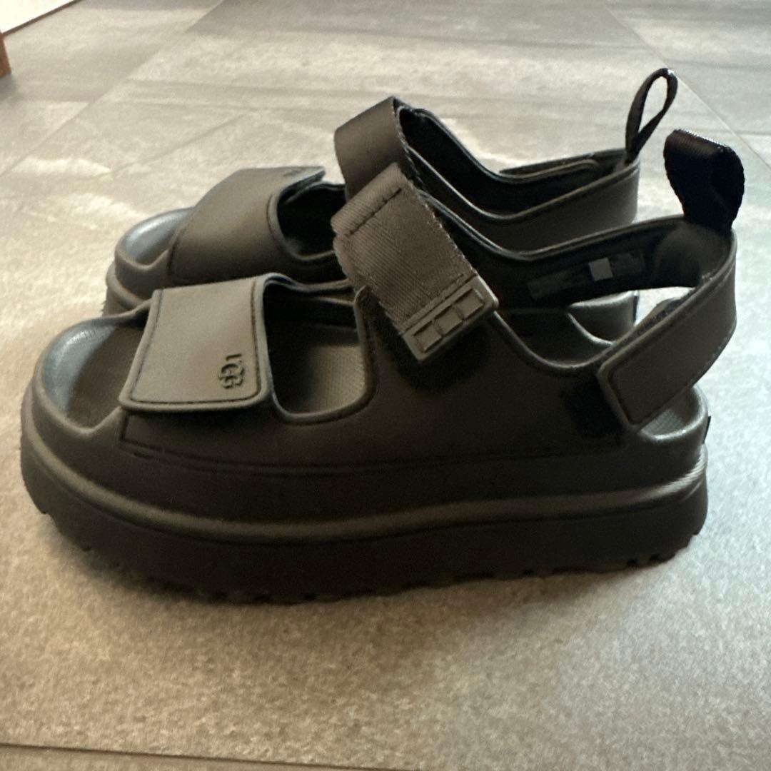 大人気‼️ UGG GOLDEN GLOWサンダル　ブラック　23センチ