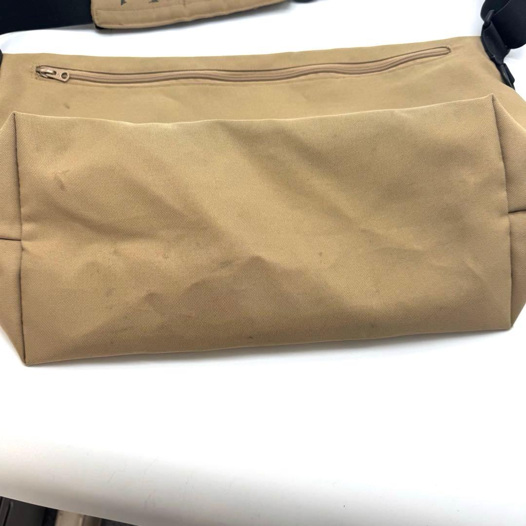 ヒューマンメイド　ガールズドントクライ　メッセンジャーバッグ ベージュ　中古良品