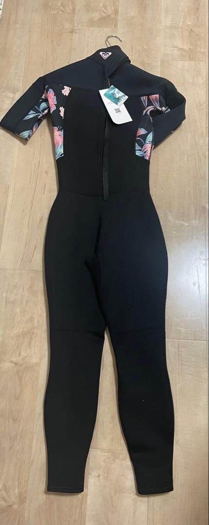 ROXY フルスーツ ブラック/フラワーパターン