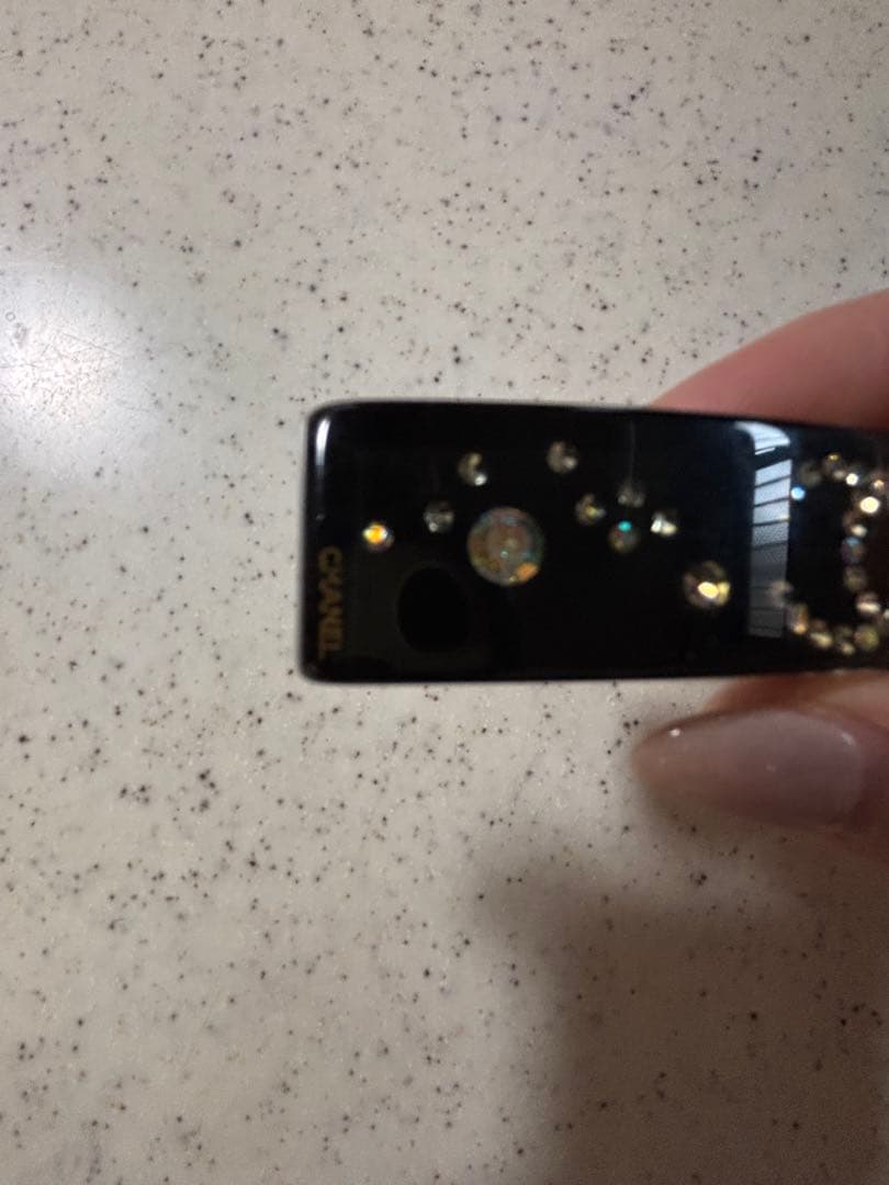 CHANEL ブラック ヘアクリップ ストーン付き