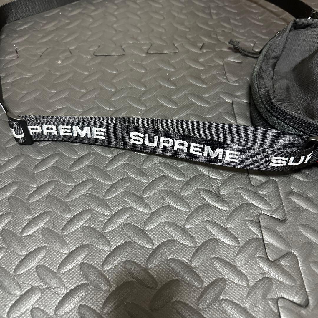 SUPREME ブラック ショルダーバッグ　22FW