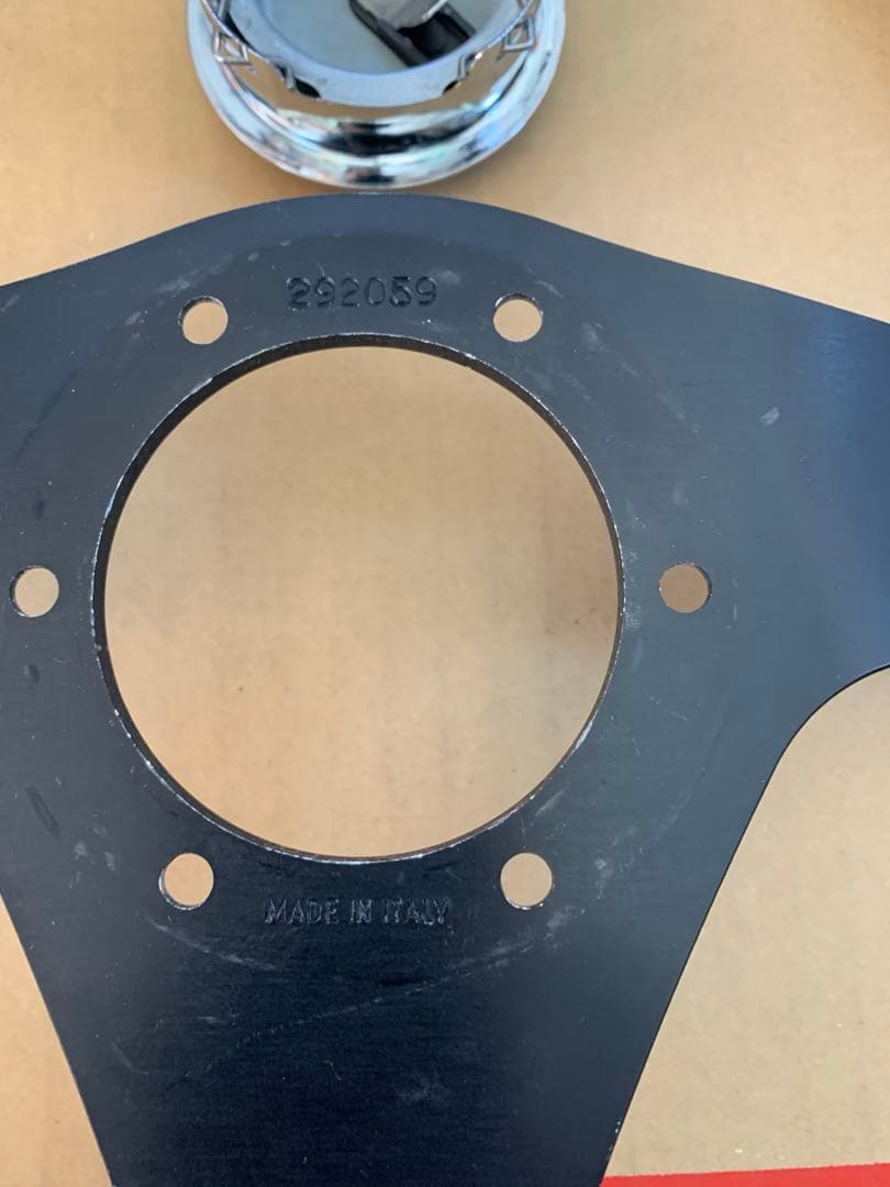 n*e様 ナルディ ガラ3 レザーステアリング 35φ ホーンボタン付