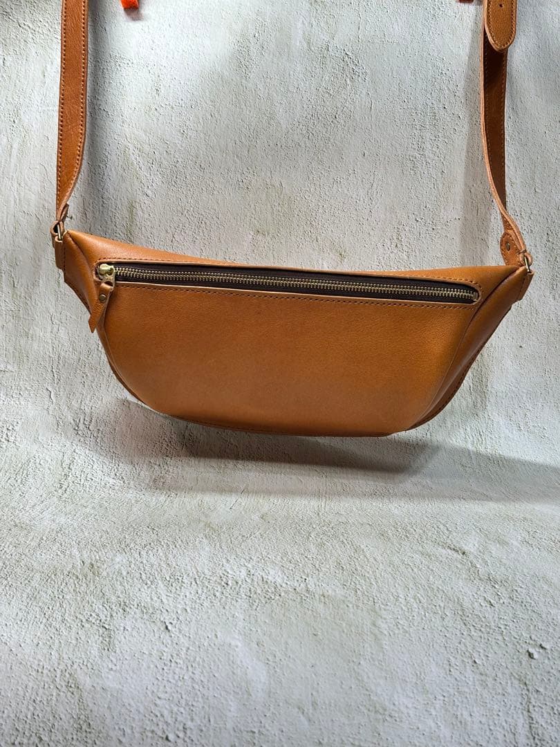 ボディーバック本革