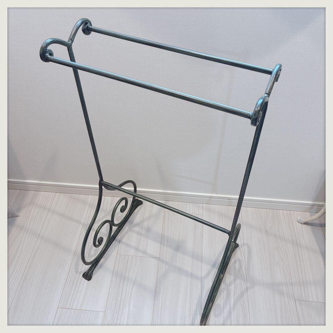 アイアンラック　イタリアヴィンテージ　リネンホルダー　濃いグリーン