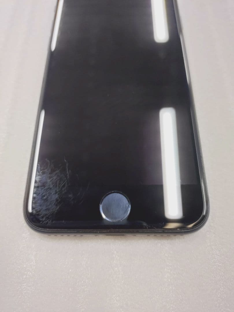 4-377 iPhoneSE　ブラック　64GB　本体　SIMロックなし